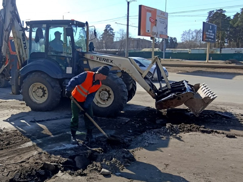 Дорогу на Ленинградском проспекте ремонтируют