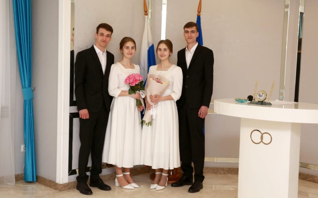 Необычная свадьба во Дворце бракосочетания в Иркутске