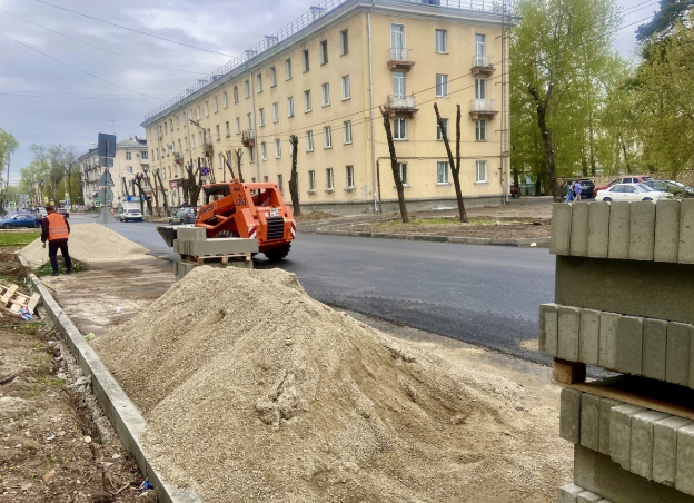 Продолжается ремонт улицы Файзулина