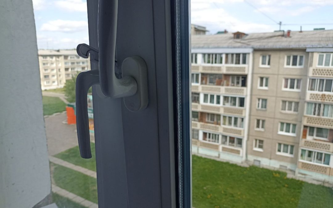 В Иркутской области двое детей погибли, выпав из окна