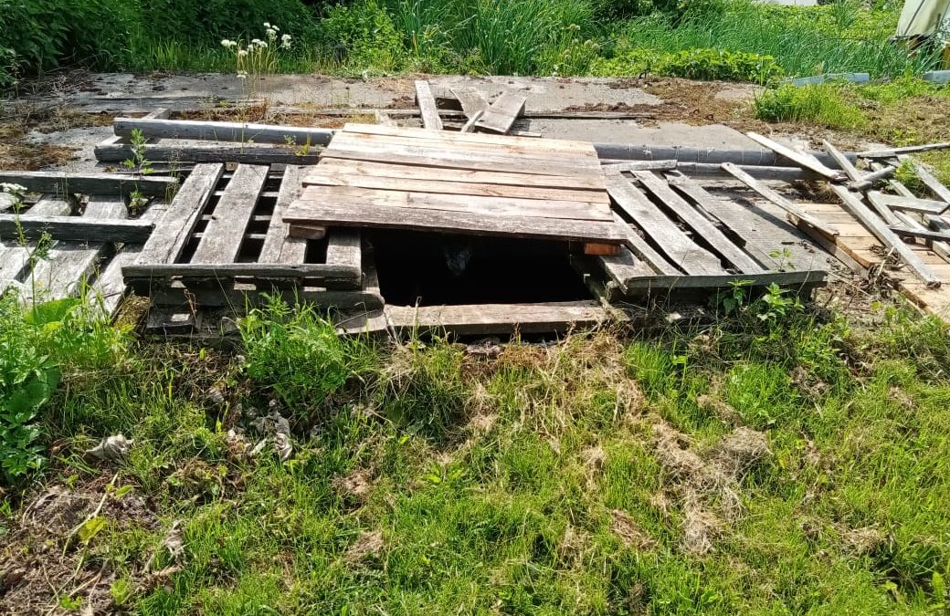 В Иркутском районе в выгребной яме утонул 4-летний ребенок