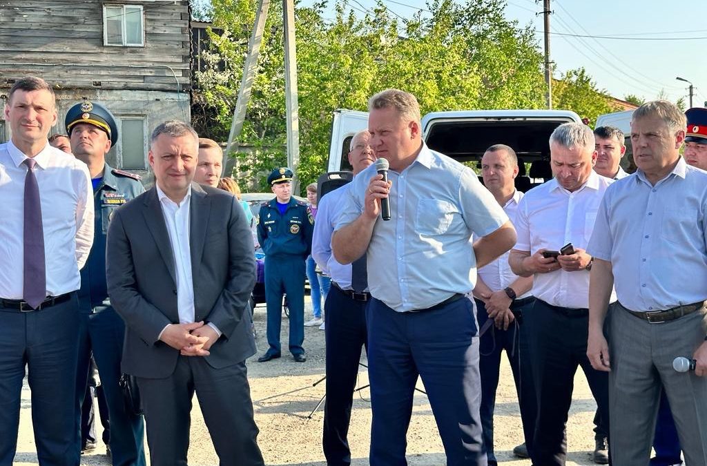Губернатор Иркутской области и мэр АГО встретились с жителями Мегета