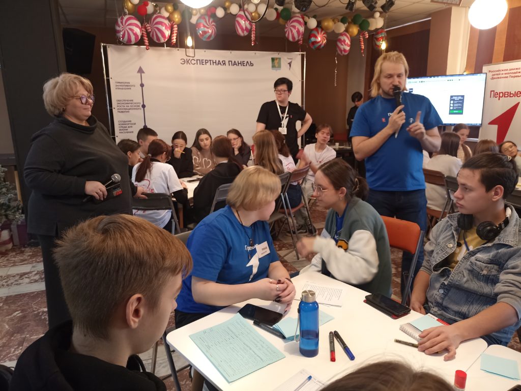 Образовательный интенсив для лидеров "Движения первых" проходит сегодня в Ангарске   