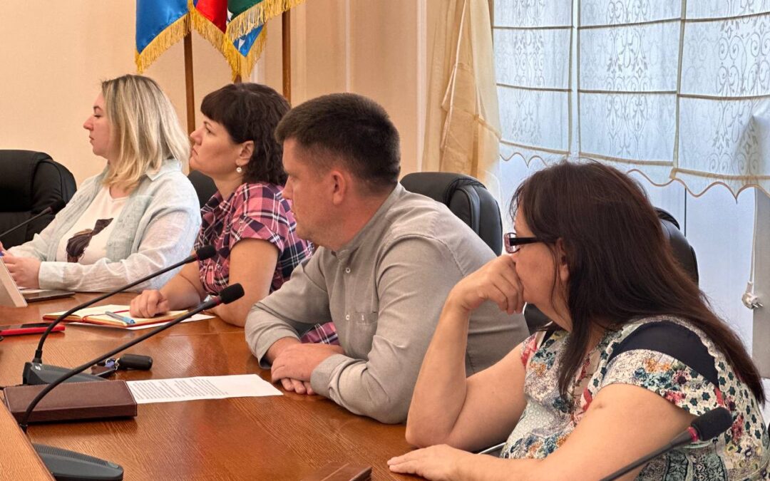Мэр Ангарска обсудил состояние дворов с жителями