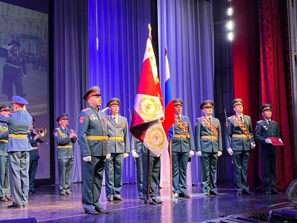 Войсковой части 3466 торжественно вручили Боевое знамя