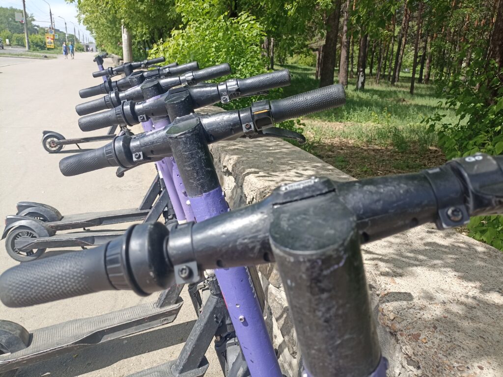 В Ангарске осудили самокатчицу, сбившую ребенка во дворе
