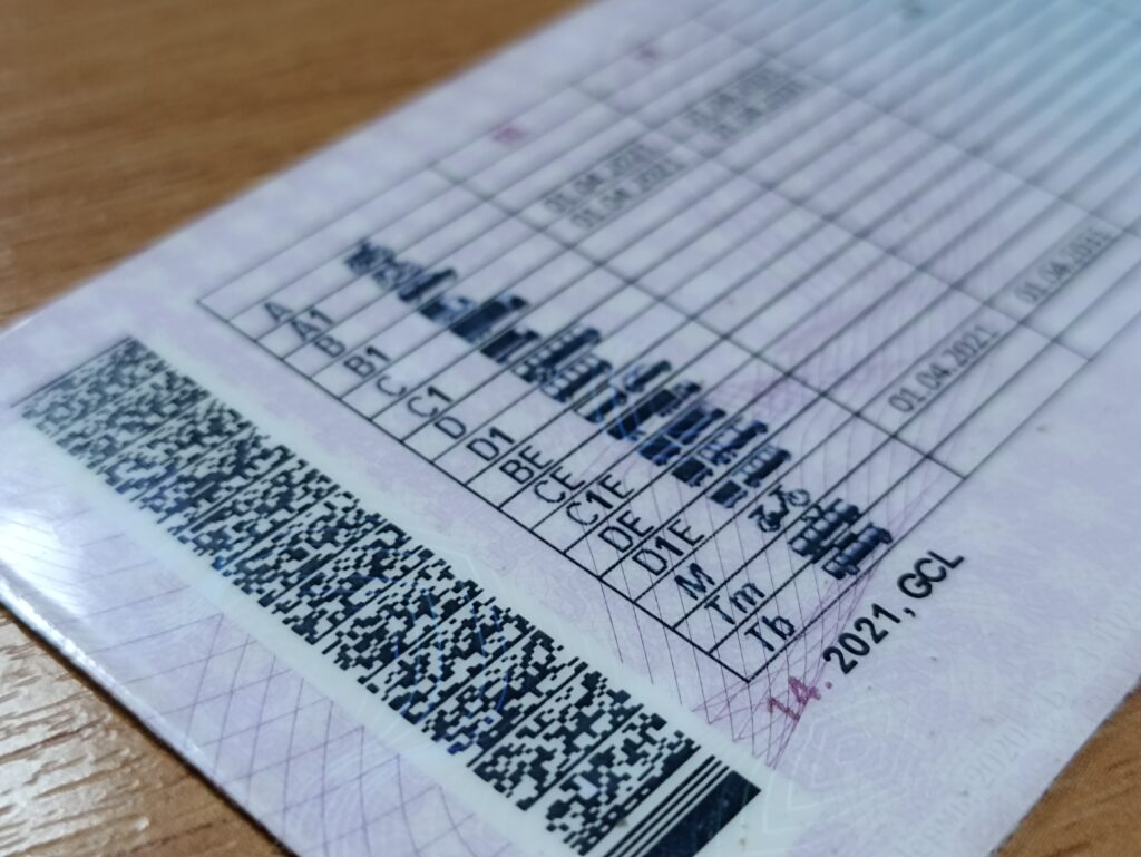Кто должен заменить права в 2025 году?