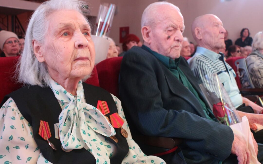 Юбилейные медали к 80-летию Великой Победы вручены ветеранам Ангарска