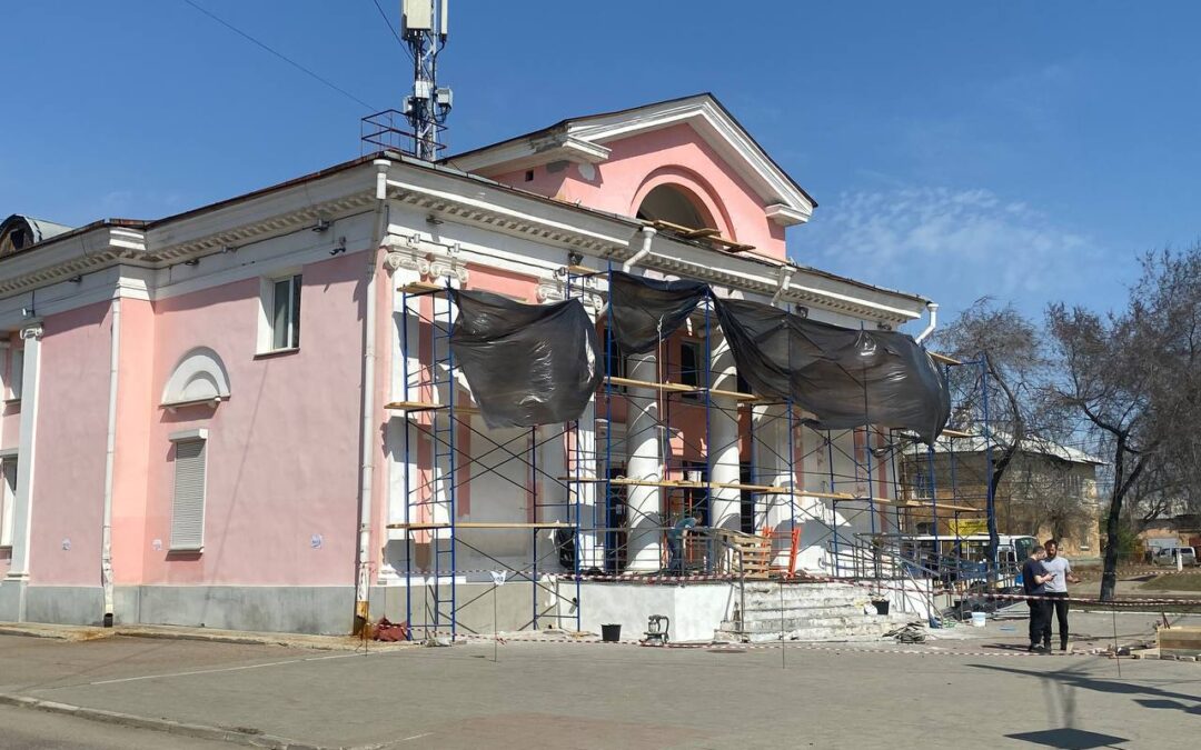 В Ангарске начался ремонт фасада Дворца ветеранов “Победа”