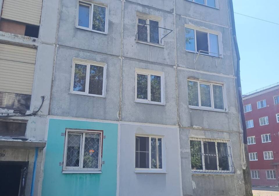 В Усолье-Сибирском ребенок выпал из окна