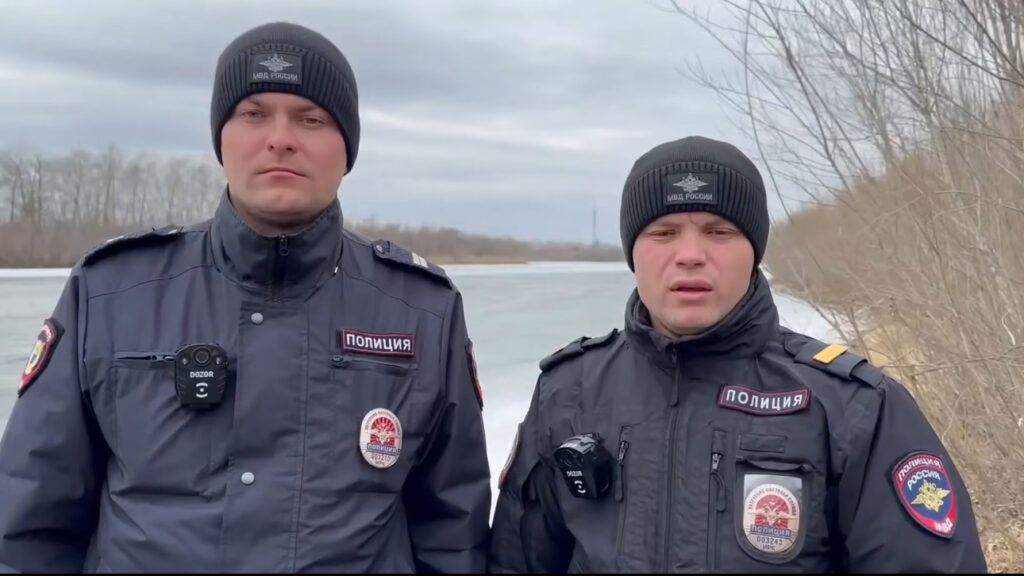 Ангарский полицейский награжден медалью за спасение мужчины, провалившегося под лёд Ангарский полицейский награжден медалью за спасение мужчины, провалившегося под лёд