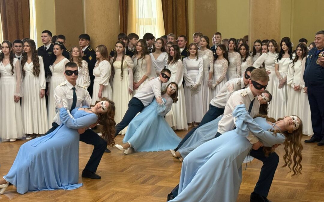 В десятый раз для учеников школы №39 состоялся кадетский бал