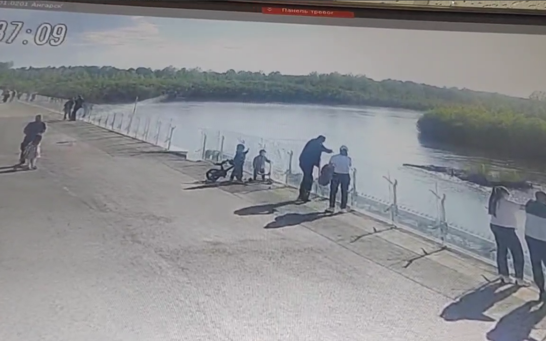 В Ангарске полицейские устанавливают личность родителей ребенка, повредившего стеклянное ограждение на набережной