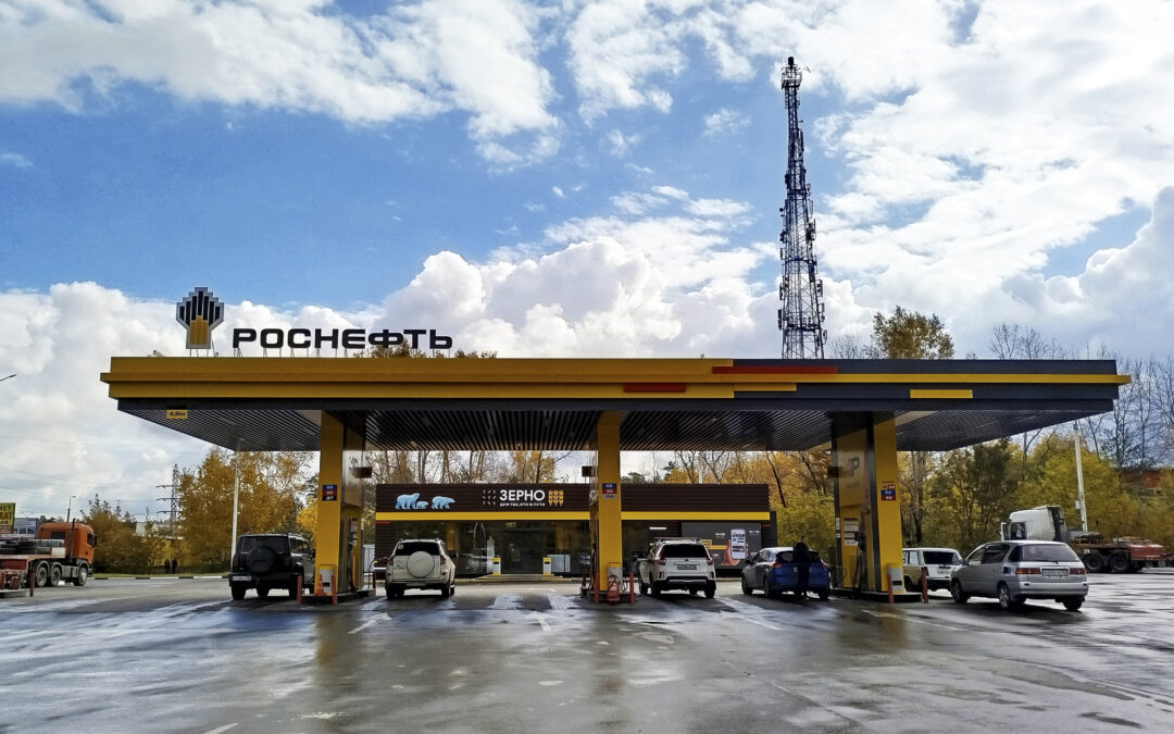 «Роснефть» не вводила ограничений по заправке автомобилей топливом на своих АЗС