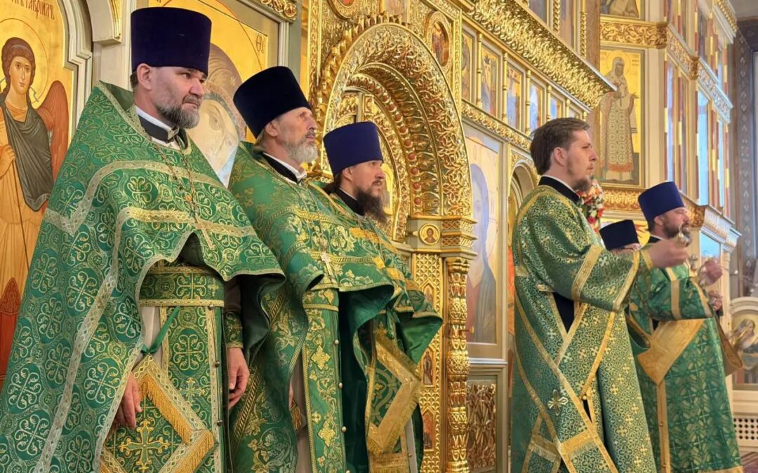 Митрополит Иркутский и Ангарский Максимилиан поздравил ангарчан с праздником Святой Троицы и юбилеем города