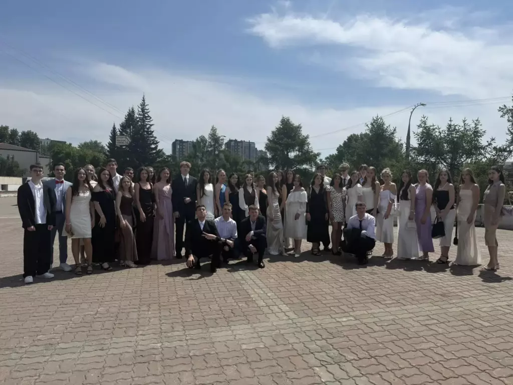 В Иркутской области состоялся Губернаторский бал лучших выпускников