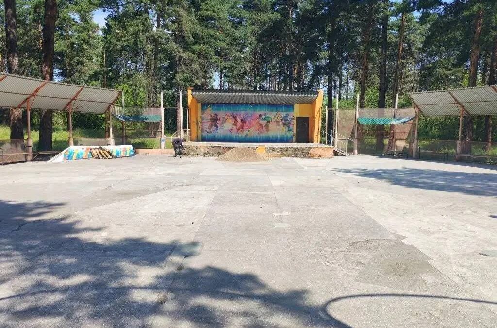 В Парке Строителей начался ремонт танцплощадки