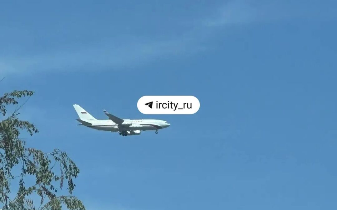 В Иркутске приземлился самолет специального летного отряда «Россия»