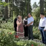 Мэр Ангарского округа Сергей Петров побывал во дворах, которые участвуют в городском конкурсе