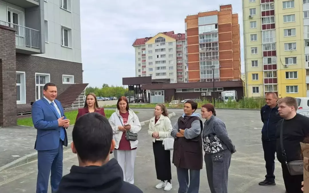 39 жителей Иркутской области из числа детей-сирот и детей, оставшихся без попечения родителей получили ключи от новых квартир