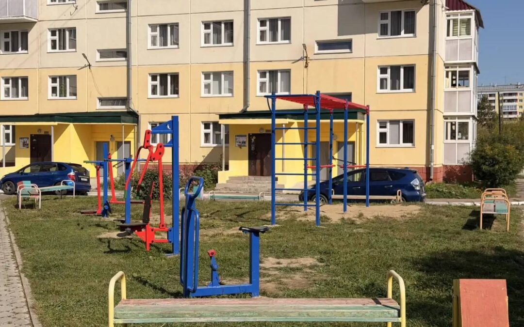 Ангарский округ преображается: в парках новые скамейки, во дворах – детские площадки.